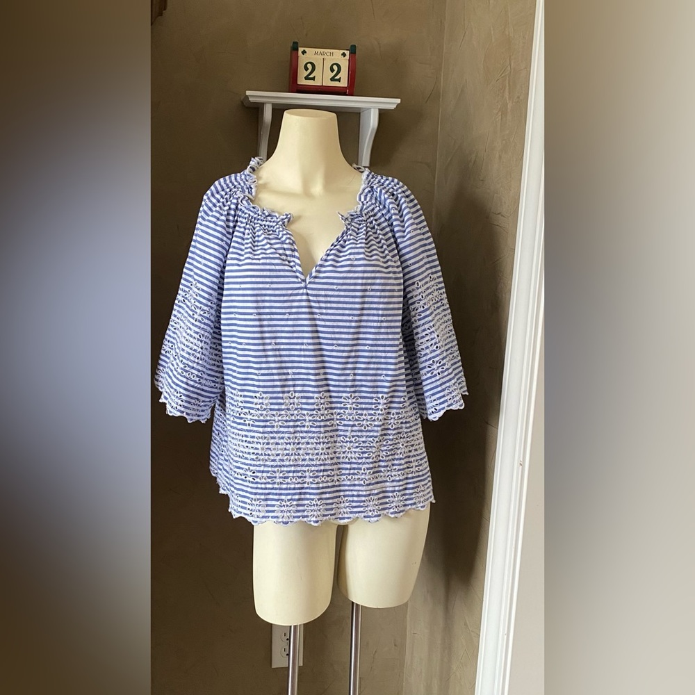 Gap short sleeve eyelet striped blouse shirt, size L